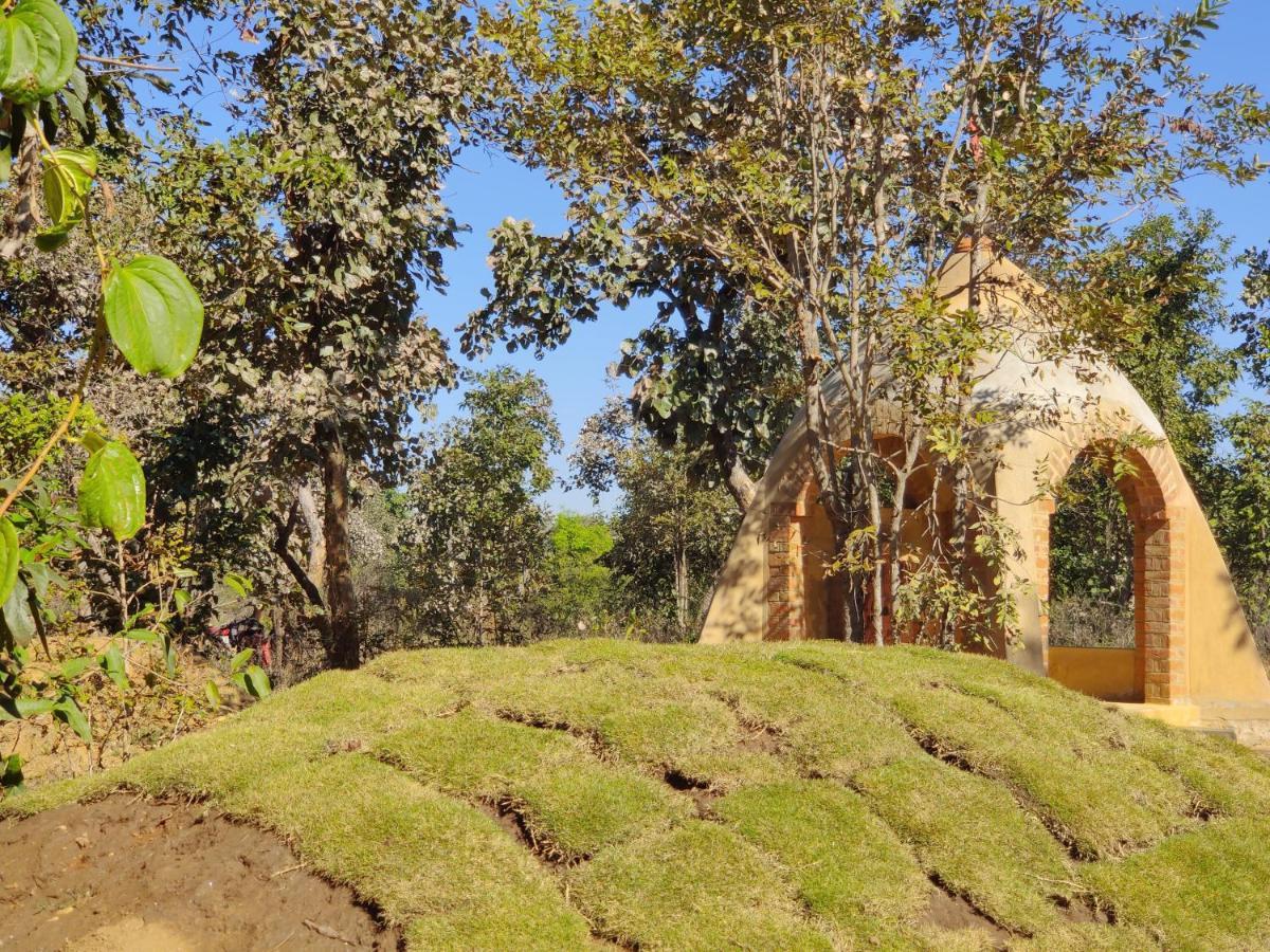 Surwahi Social Ecoestate Kānha Esterno foto